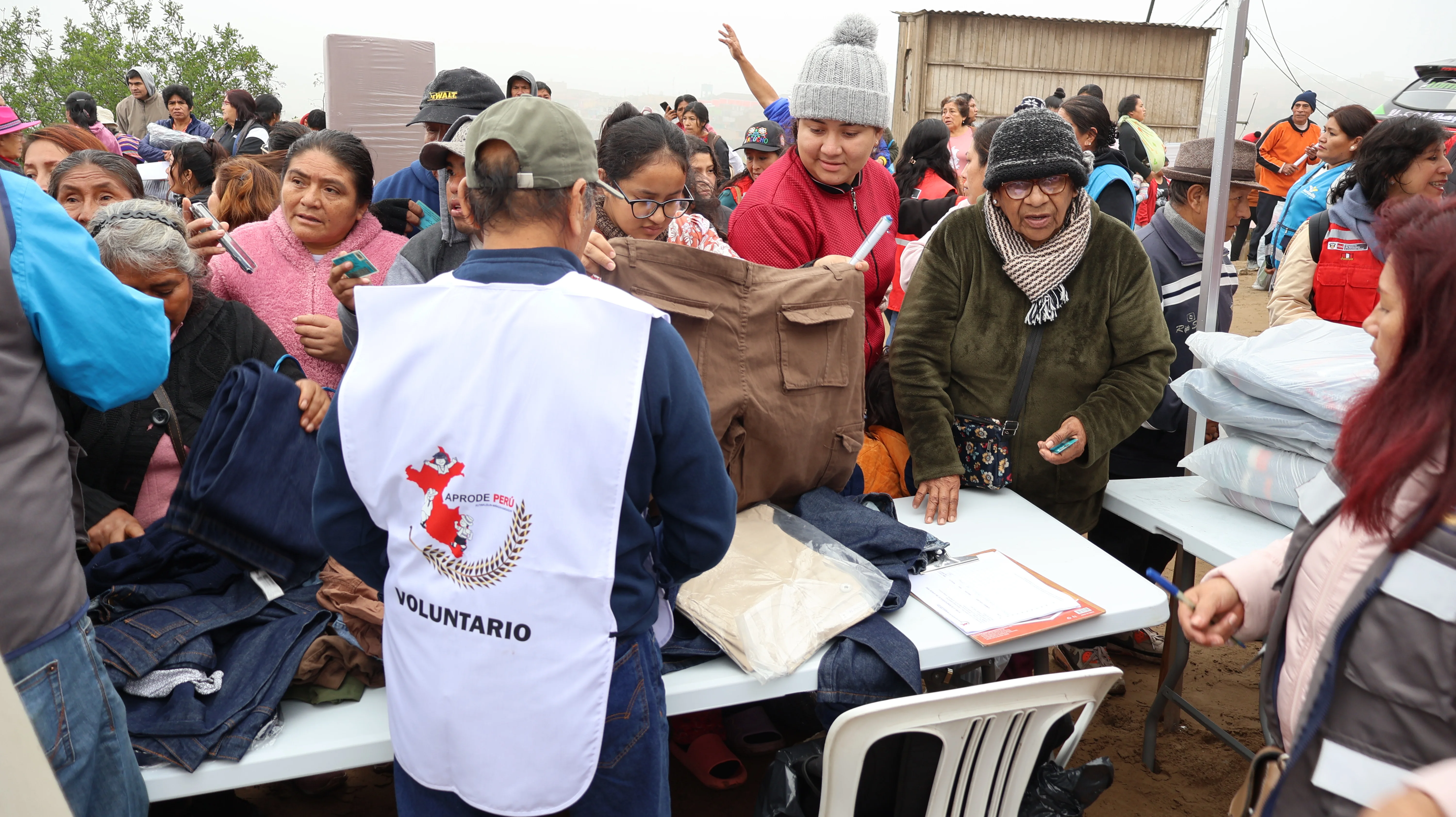 APRODE PERÚ Realiza una importante campaña de ayuda humanitaria en el distrito de ventanilla gracias a la invitación del programa juntos del ministerio de desarrollo e inclusión social